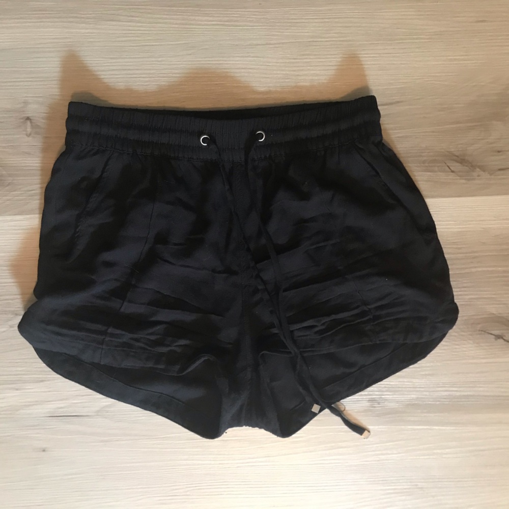 Paper bag shorts in black